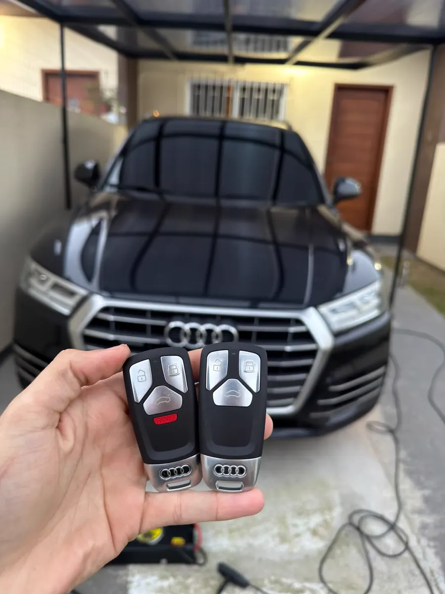 Chave reserva presencial Audi feita por chaveiro em Joinville